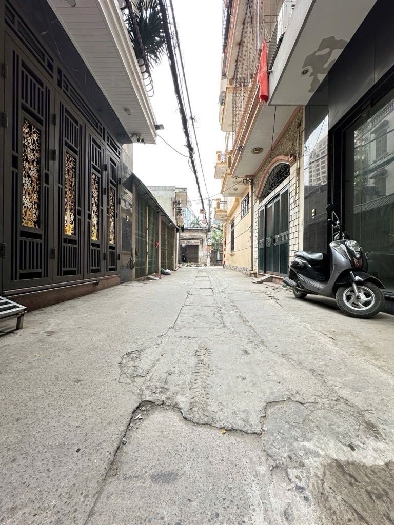 Bán nhà Định Công - diện tích 45.6m2 4 tầng - Ô tô đỗ cửa - giá 12,9 tỷ