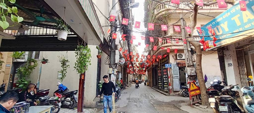 Bán nhà Hoàng Mai - diện tích 35.1m2 6 tầng - Ngõ siêu nông ba gác đỗ cửa - giá 7,8 tỷ