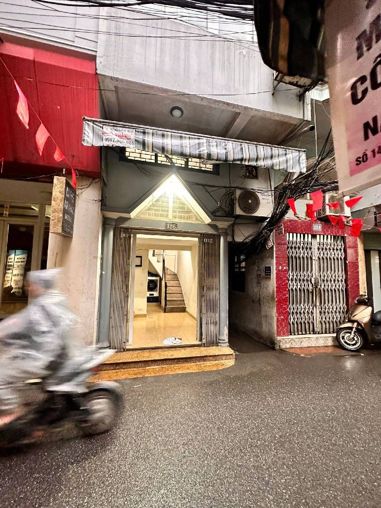 Bán nhà Văn Chương - diện tích 13,1m2 6 tầng - MẶT NGÕ Ô TÔ QUA NHÀ - giá 6,35 tỷ