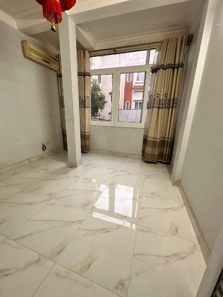 Bán nhà Văn Chương - diện tích 13,1m2 6 tầng - MẶT NGÕ Ô TÔ QUA NHÀ - giá 6,35 tỷ