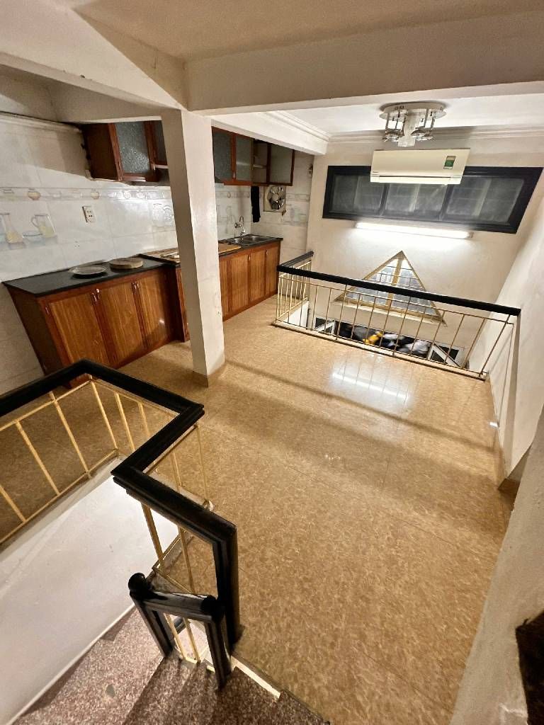 Bán nhà Văn Chương - diện tích 13,1m2 6 tầng - MẶT NGÕ Ô TÔ QUA NHÀ - giá 6,35 tỷ