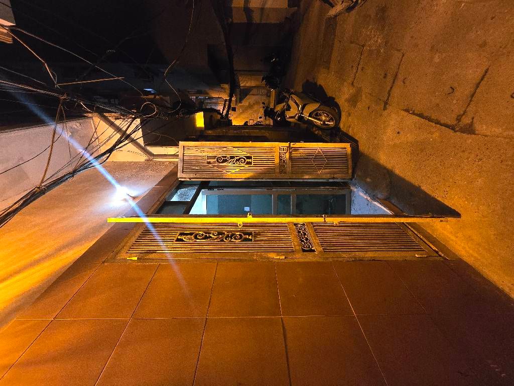 Bán nhà Ngõ Tô Hoàng - diện tích 25m2 3 tầng - Gần ô tô - giá 5,98 tỷ