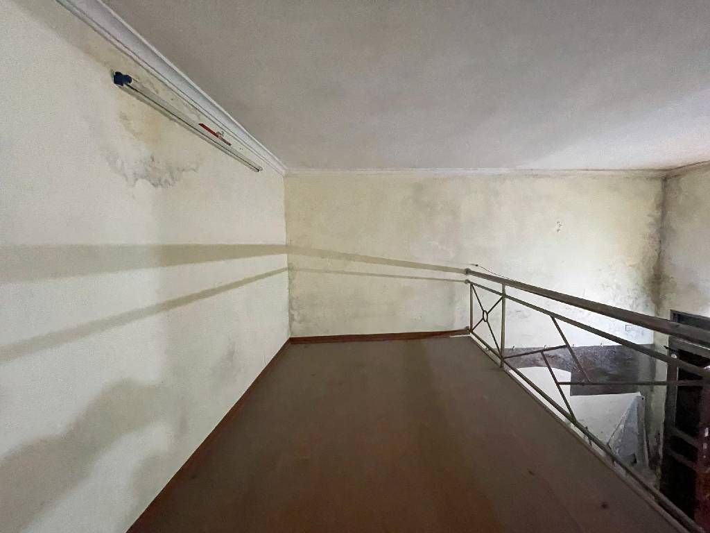 Bán nhà Ngõ Tô Hoàng - diện tích 25m2 3 tầng - Gần ô tô - giá 5,98 tỷ