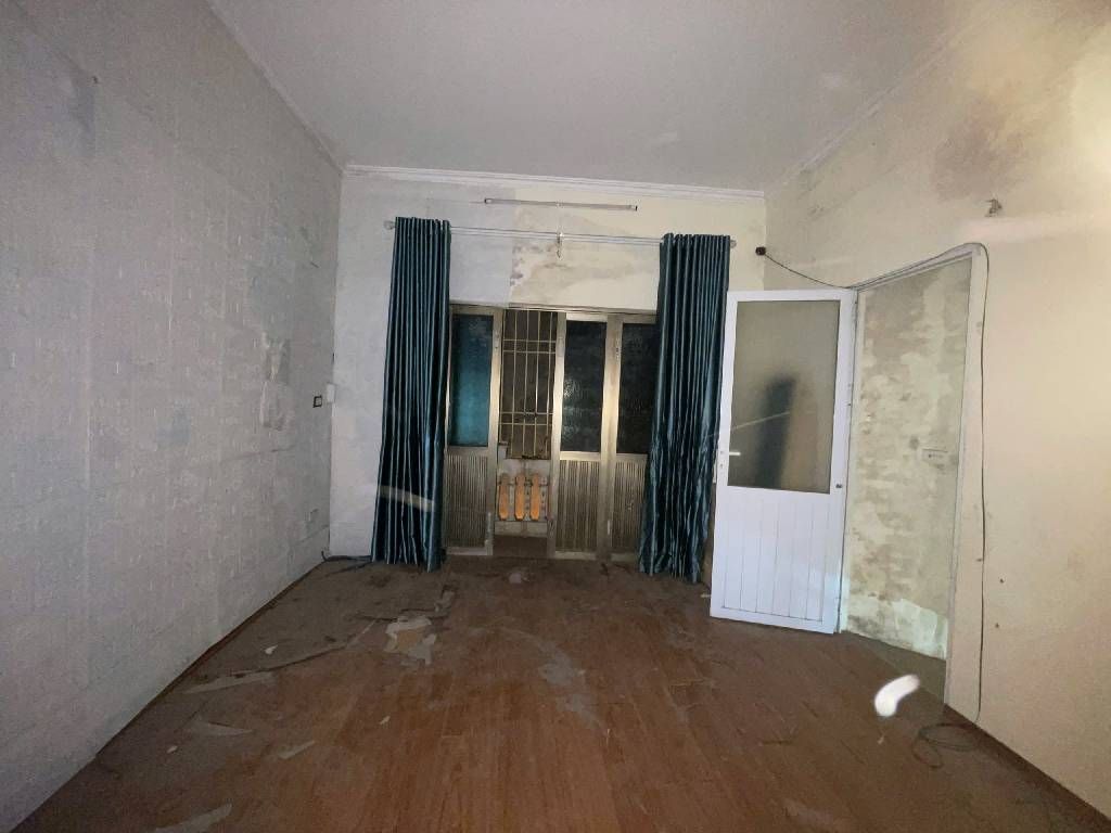 Bán nhà Ngõ Tô Hoàng - diện tích 25m2 3 tầng - Gần ô tô - giá 5,98 tỷ