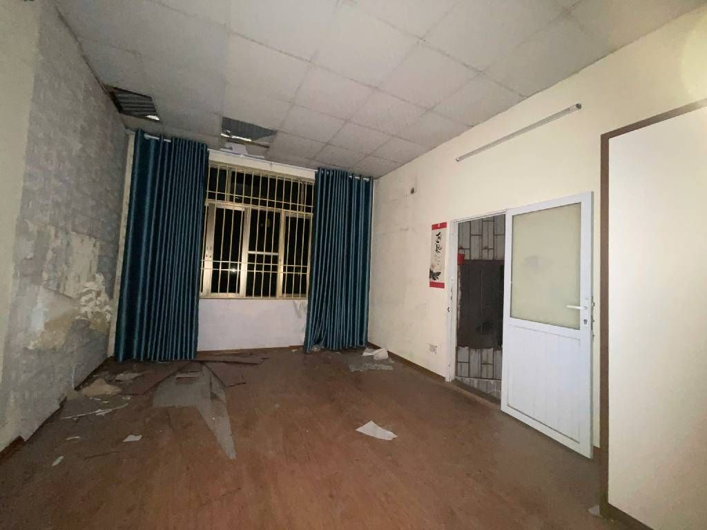 Bán nhà Ngõ Tô Hoàng - diện tích 25m2 3 tầng - Gần ô tô - giá 5,98 tỷ