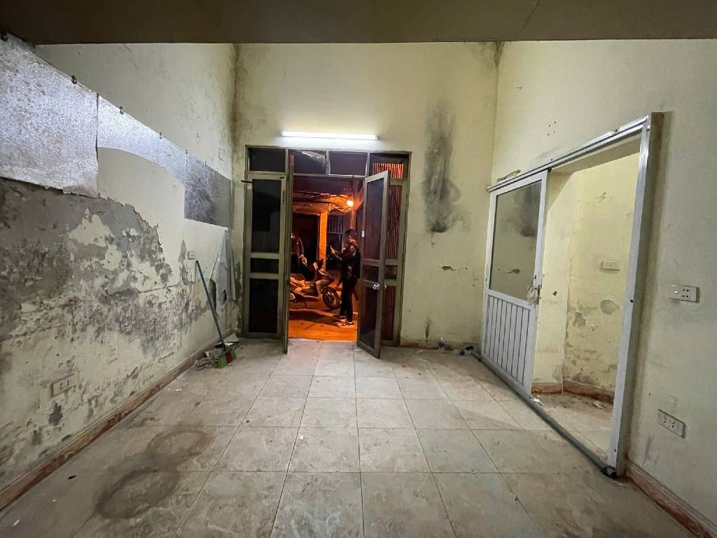 Bán nhà Ngõ Tô Hoàng - diện tích 25m2 3 tầng - Gần ô tô - giá 5,98 tỷ