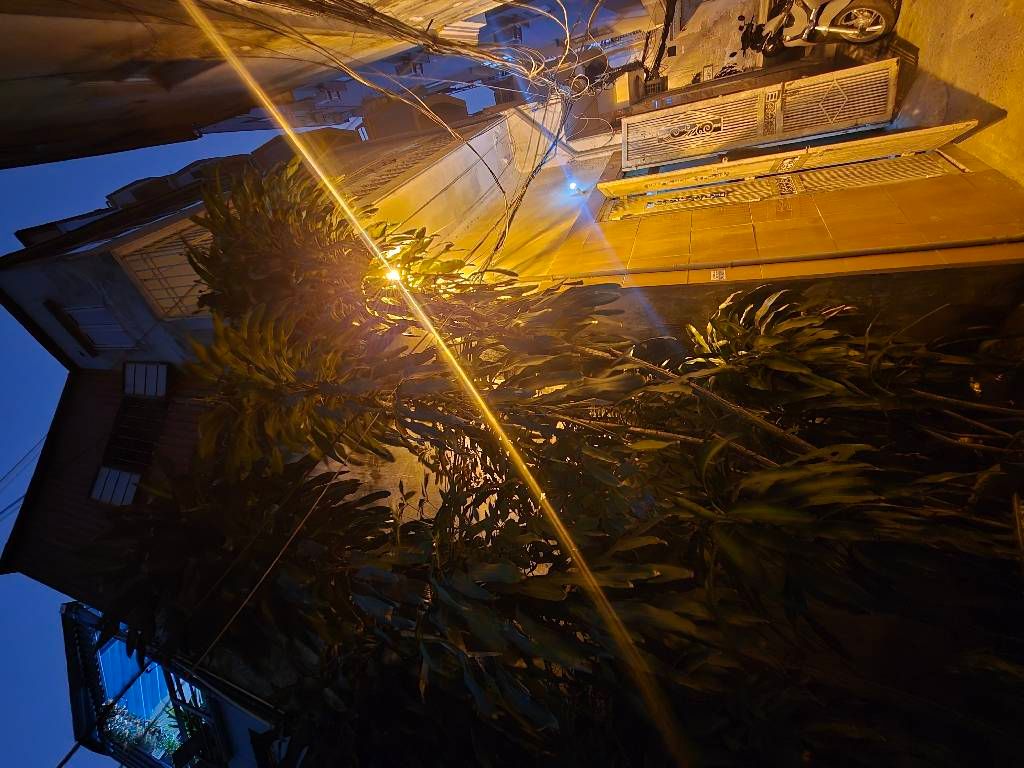 Bán nhà Ngõ Tô Hoàng - diện tích 25m2 3 tầng - Gần ô tô - giá 5,98 tỷ