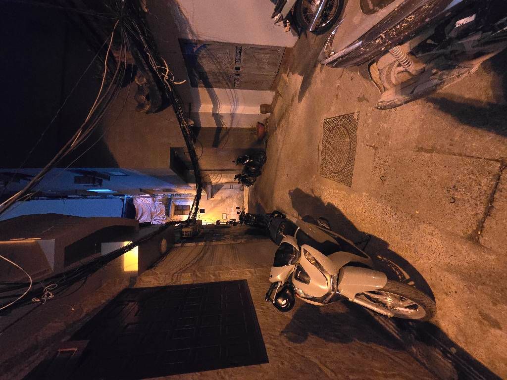 Bán nhà Ngõ Tô Hoàng - diện tích 25m2 3 tầng - Gần ô tô - giá 5,98 tỷ