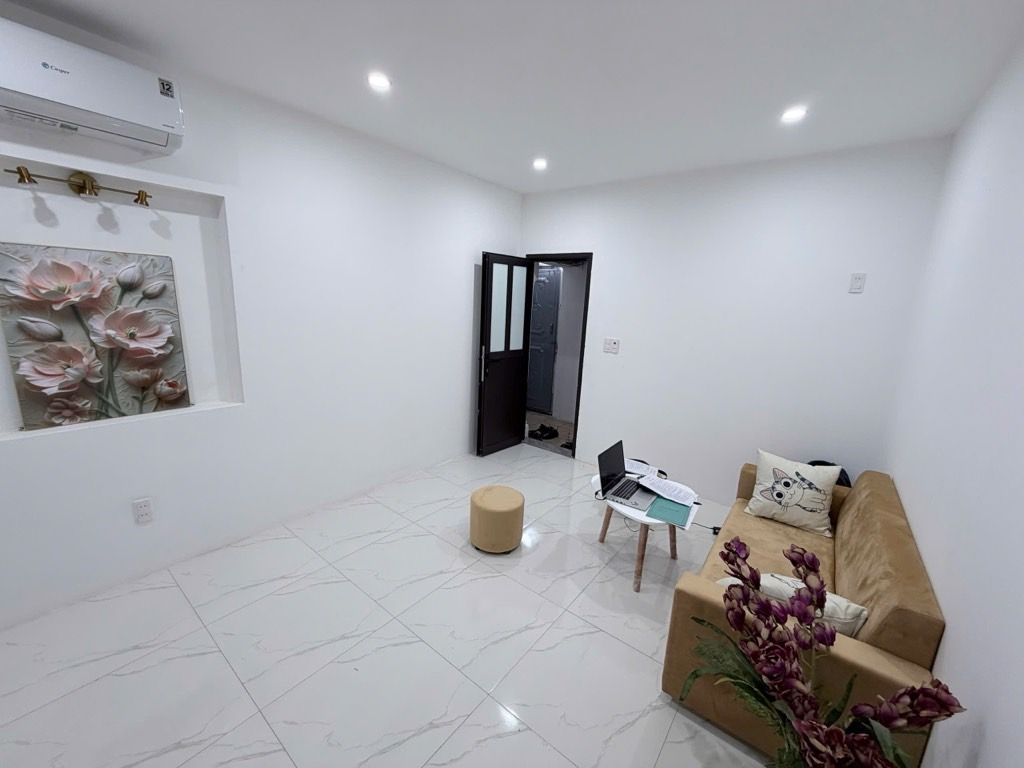 Bán nhà Phố 8/3 - diện tích 60m2 1 tầng - Ô tô đỗ chân cầu thang - giá 3,5 tỷ