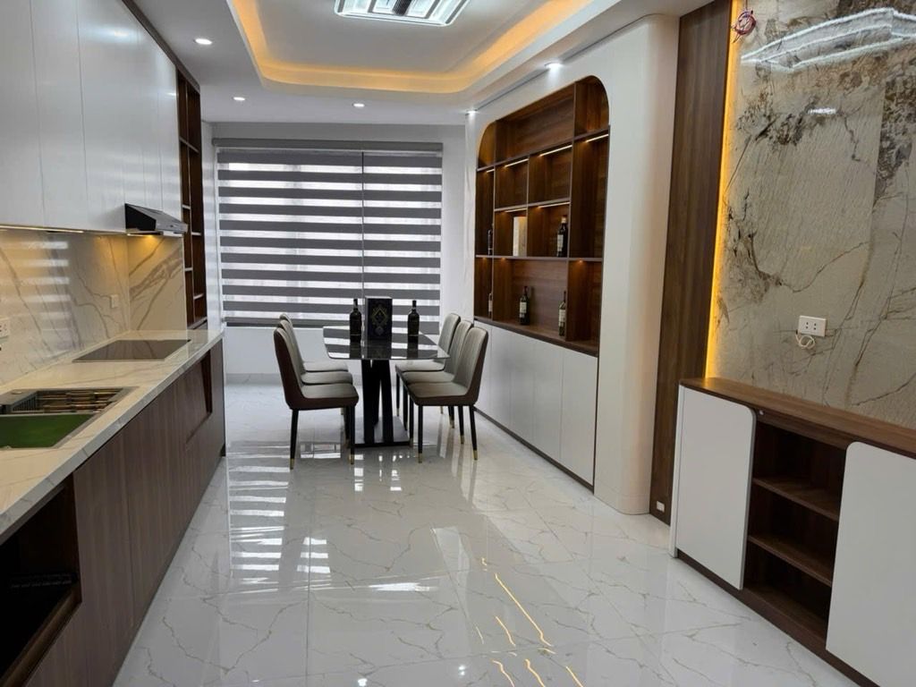 Bán nhà Ngõ Chợ Khâm Thiên - diện tích 32m2 6 tầng - Lô góc, thang máy - giá 9,8 tỷ