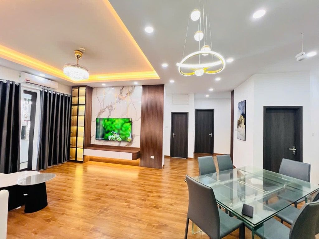 Bán nhà Nguyễn Chí Thanh - diện tích 120m2 11 tầng - Vị trí trung tâm, gần các trường Đại Học - giá 11,3 tỷ