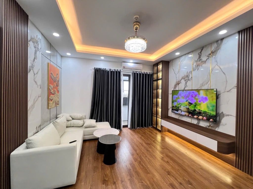 Bán nhà Nguyễn Chí Thanh - diện tích 120m2 11 tầng - Vị trí trung tâm, gần các trường Đại Học - giá 11,3 tỷ