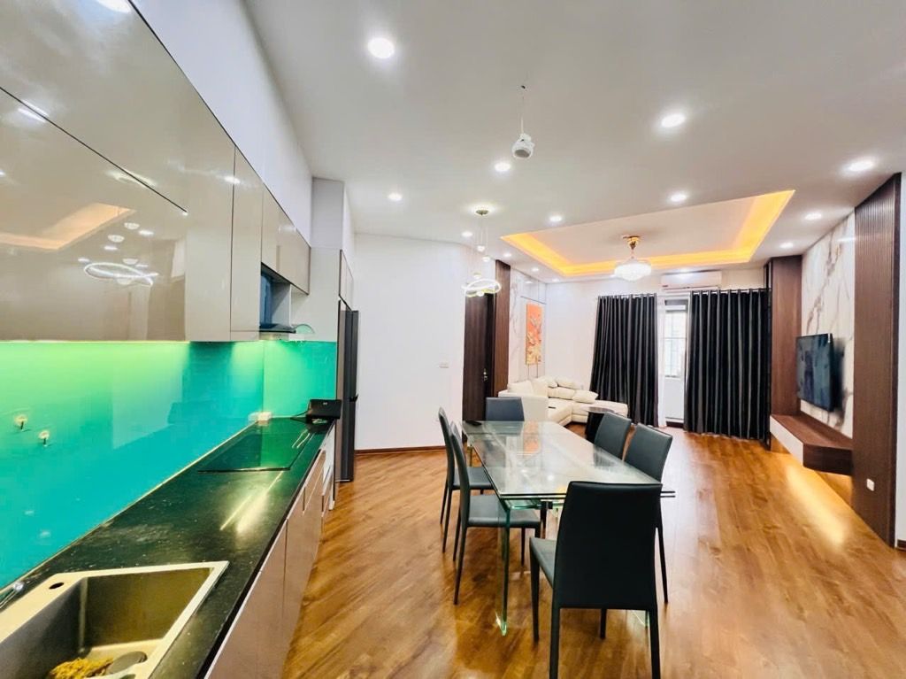 Bán nhà Nguyễn Chí Thanh - diện tích 120m2 11 tầng - Vị trí trung tâm, gần các trường Đại Học - giá 11,3 tỷ