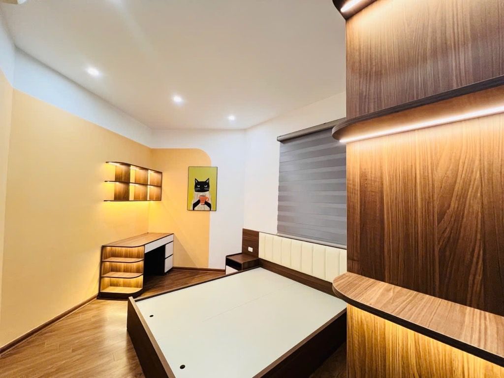 Bán nhà Nguyễn Chí Thanh - diện tích 120m2 11 tầng - Vị trí trung tâm, gần các trường Đại Học - giá 11,3 tỷ