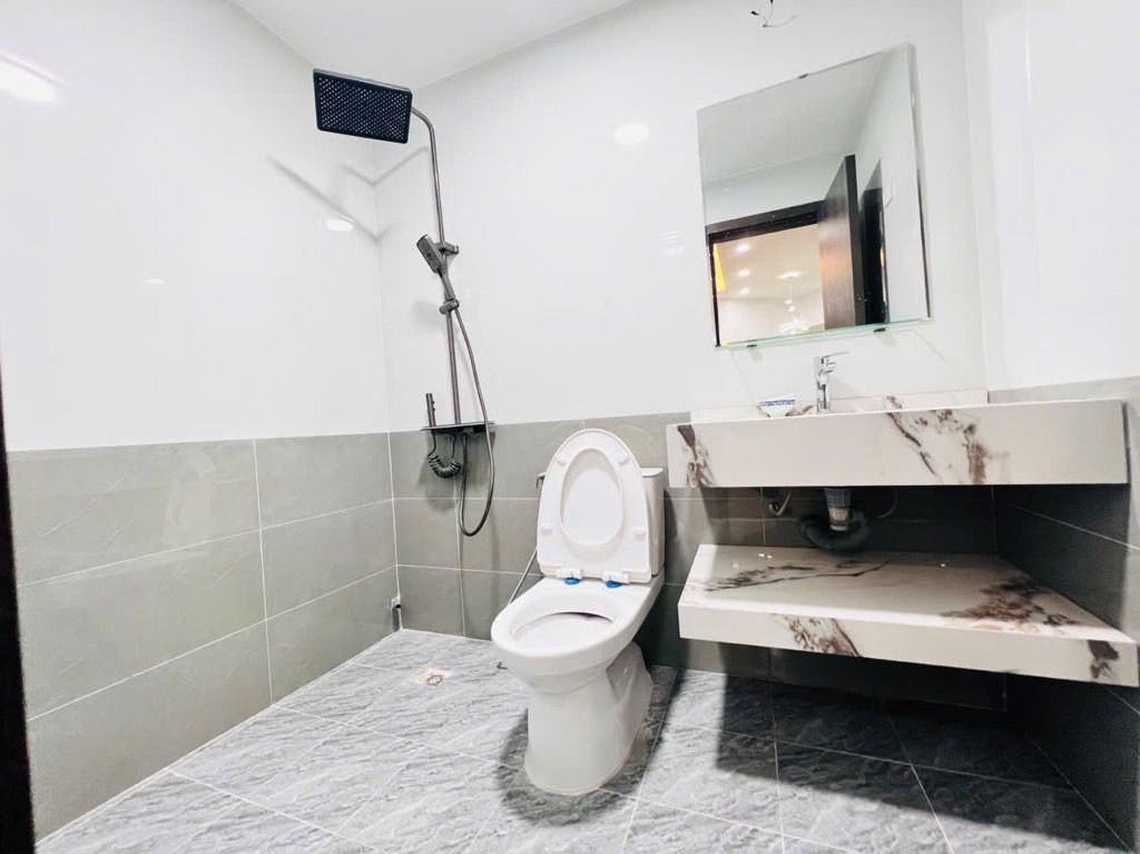 Bán nhà Nguyễn Chí Thanh - diện tích 120m2 11 tầng - Vị trí trung tâm, gần các trường Đại Học - giá 11,3 tỷ