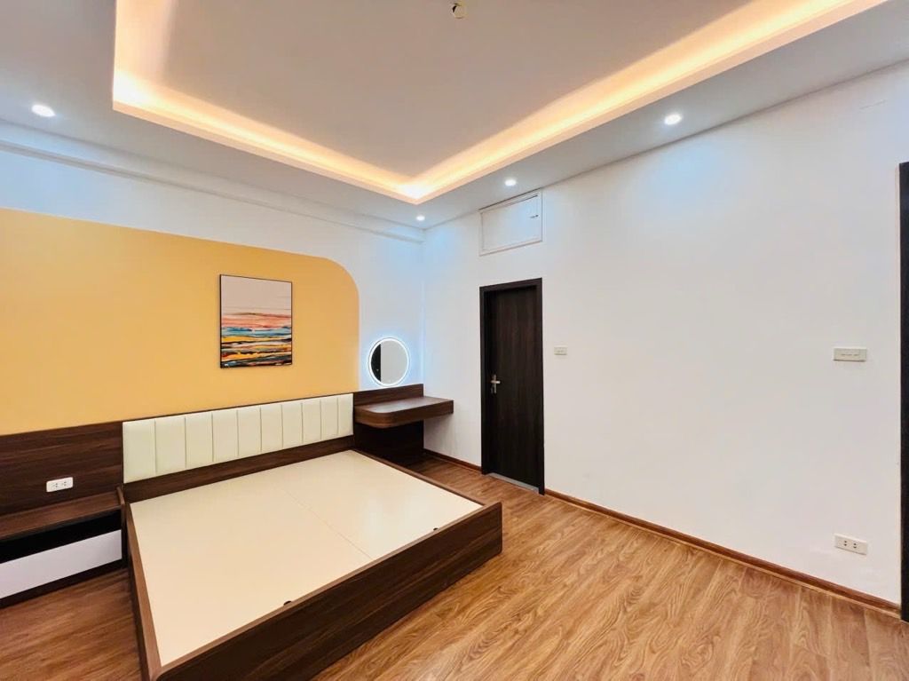 Bán nhà Nguyễn Chí Thanh - diện tích 120m2 11 tầng - Vị trí trung tâm, gần các trường Đại Học - giá 11,3 tỷ