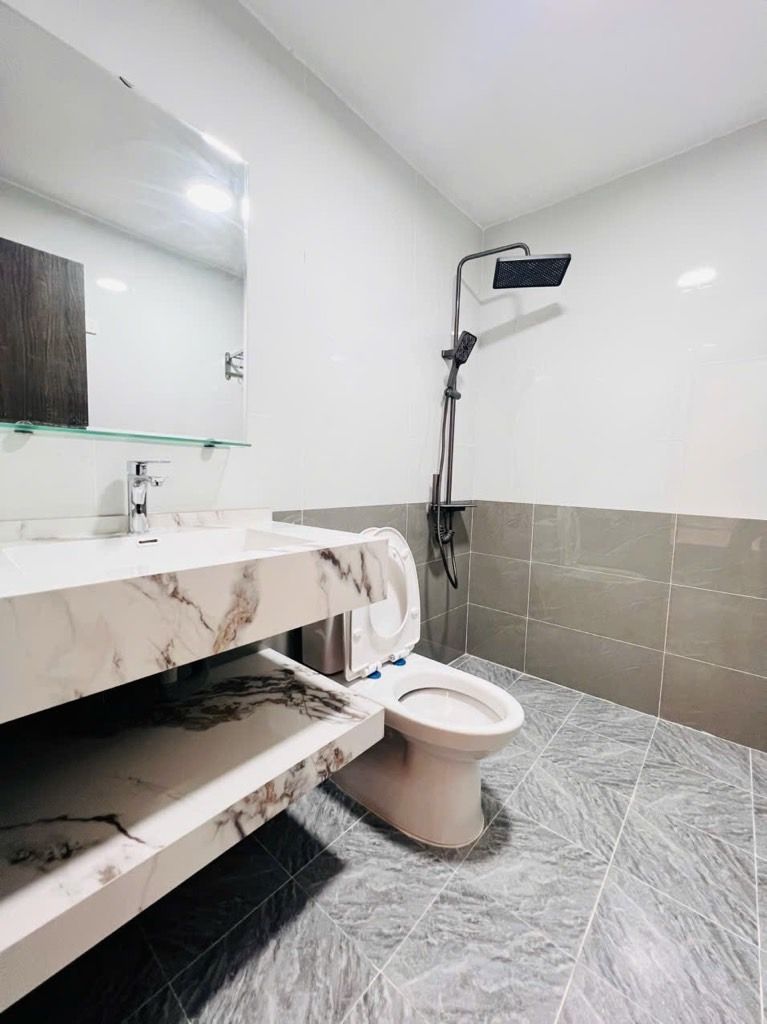 Bán nhà Nguyễn Chí Thanh - diện tích 120m2 11 tầng - Vị trí trung tâm, gần các trường Đại Học - giá 11,3 tỷ