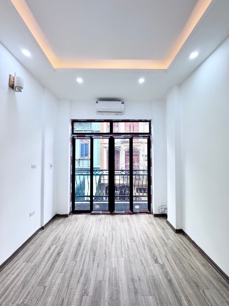 Bán nhà Hoàng Mai - diện tích 43m2 4 tầng - Lô góc, ô tô đỗ cổng - giá 8,5 tỷ