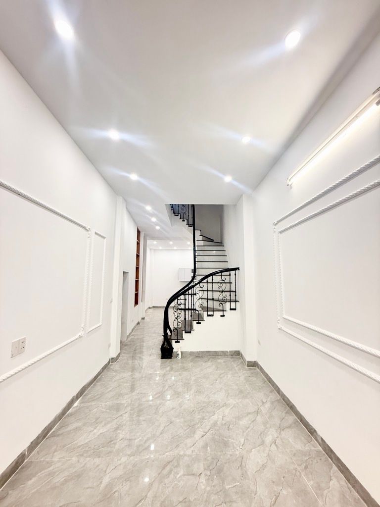 Bán nhà Hoàng Mai - diện tích 43m2 4 tầng - Lô góc, ô tô đỗ cổng - giá 8,5 tỷ