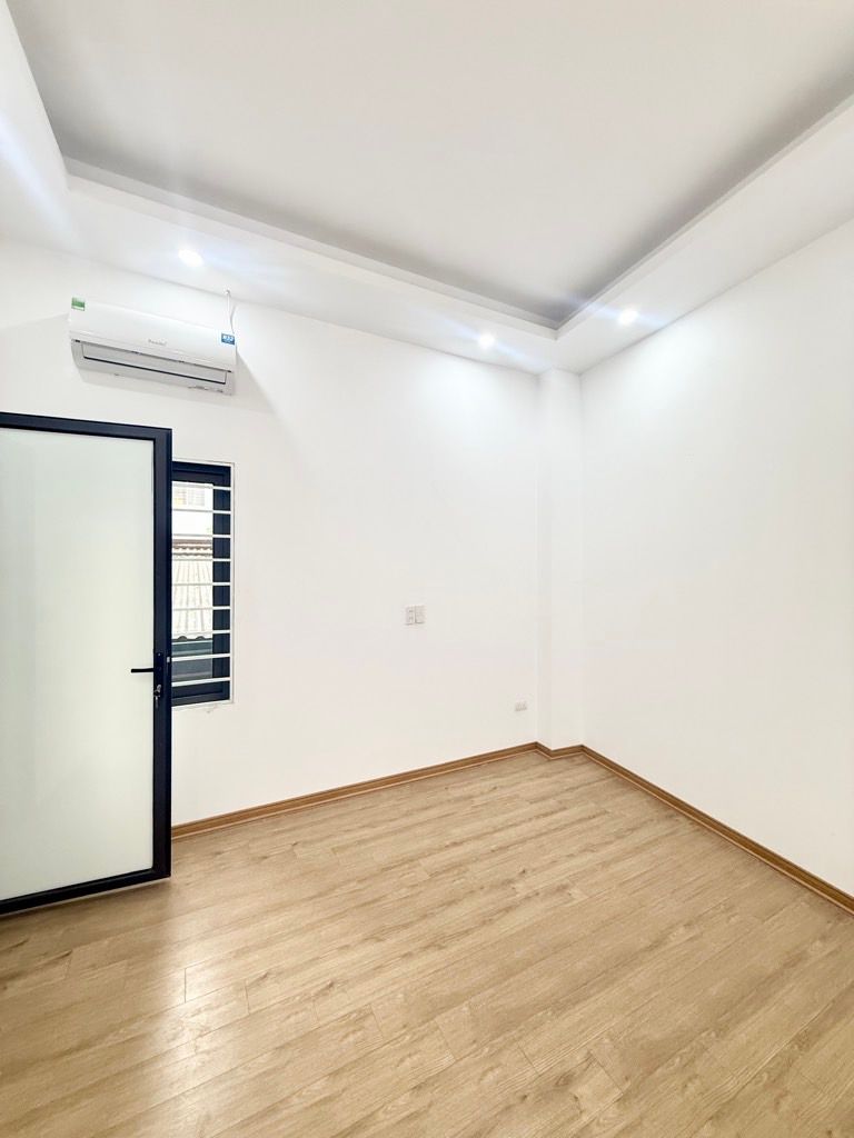 Bán nhà Hoàng Mai - diện tích 43m2 4 tầng - Lô góc, ô tô đỗ cổng - giá 8,5 tỷ