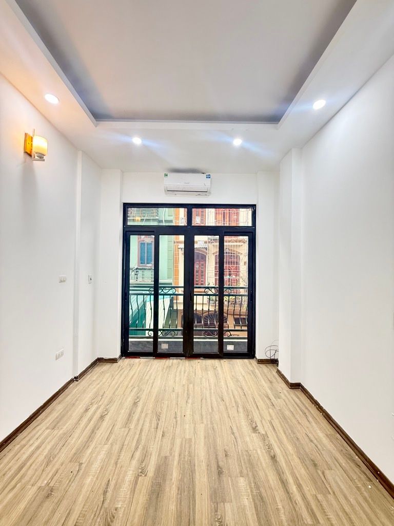 Bán nhà Hoàng Mai - diện tích 43m2 4 tầng - Lô góc, ô tô đỗ cổng - giá 8,5 tỷ