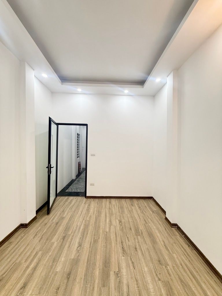 Bán nhà Hoàng Mai - diện tích 43m2 4 tầng - Lô góc, ô tô đỗ cổng - giá 8,5 tỷ