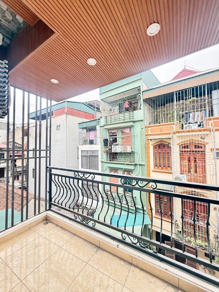 Bán nhà Hoàng Mai - diện tích 43m2 4 tầng - Lô góc, ô tô đỗ cổng - giá 8,5 tỷ