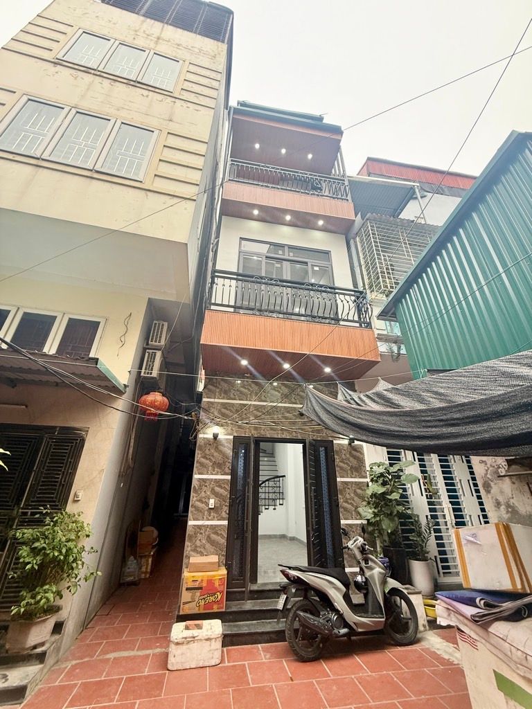 Bán nhà Hoàng Mai - diện tích 43m2 4 tầng - Lô góc, ô tô đỗ cổng - giá 8,5 tỷ