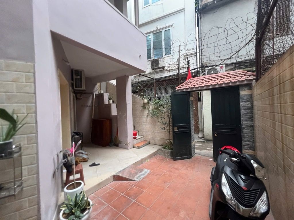 Bán nhà Đông Tác - diện tích 75m2 3 tầng - Ngõ thông, 3 gác tránh - giá 20 tỷ