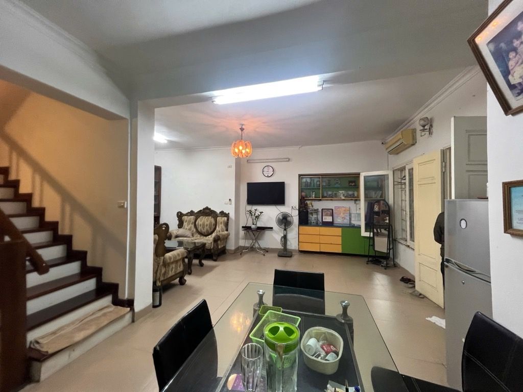 Bán nhà Đông Tác - diện tích 75m2 3 tầng - Ngõ thông, 3 gác tránh - giá 20 tỷ