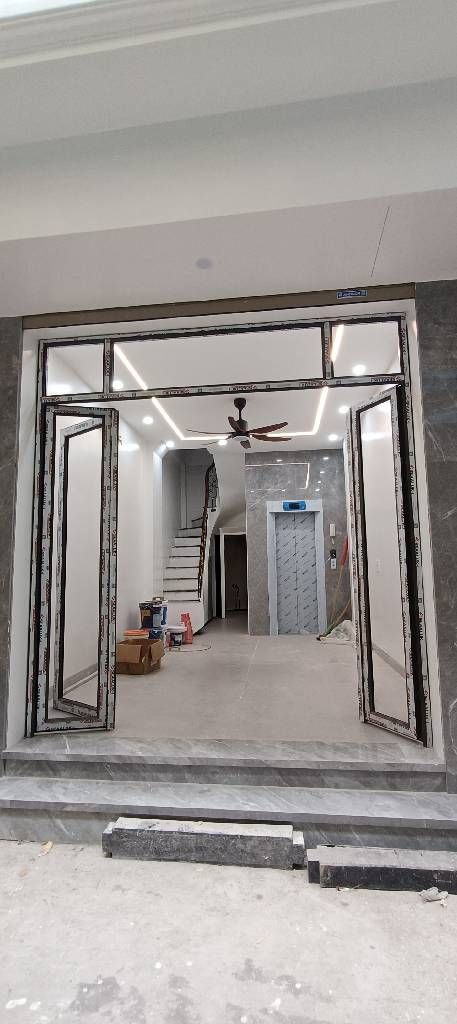 Bán nhà Tân Mai - diện tích 26m2 6 tầng - Ô TÔ ĐỖ CỬA - giá 9,8 tỷ