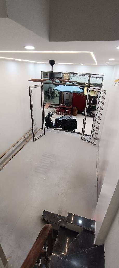 Bán nhà Tân Mai - diện tích 26m2 6 tầng - Ô TÔ ĐỖ CỬA - giá 9,8 tỷ