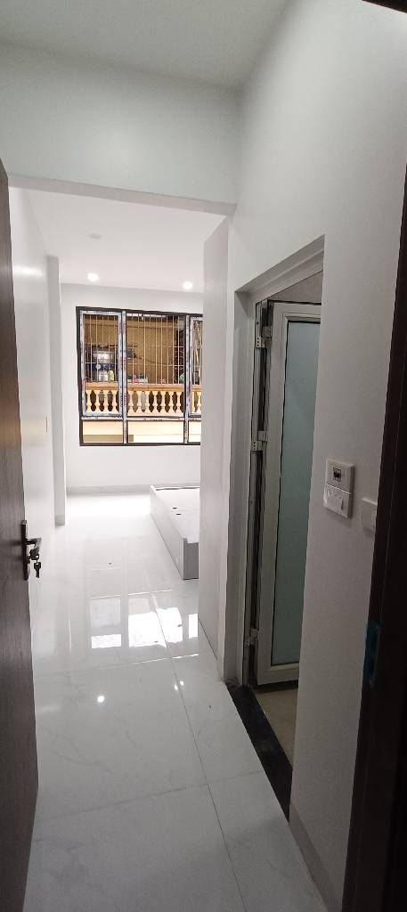 Bán nhà Tân Mai - diện tích 26m2 6 tầng - Ô TÔ ĐỖ CỬA - giá 9,8 tỷ