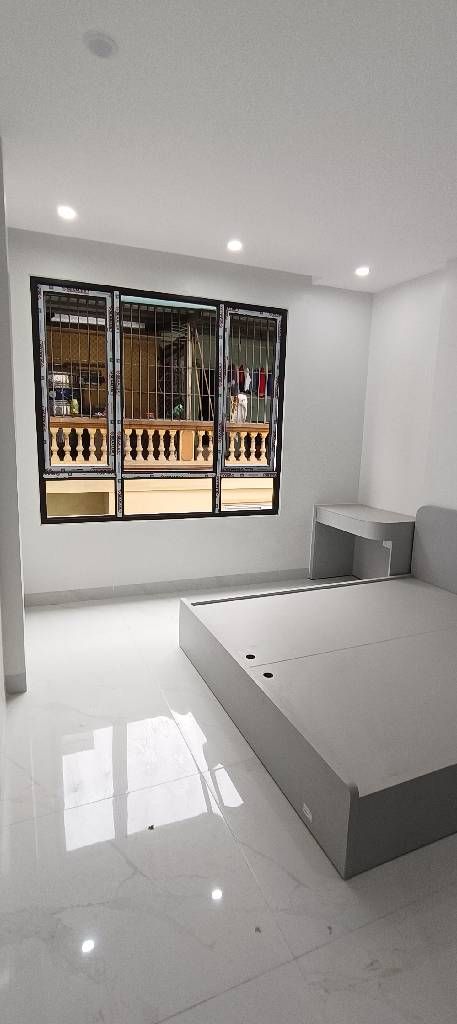 Bán nhà Tân Mai - diện tích 26m2 6 tầng - Ô TÔ ĐỖ CỬA - giá 9,8 tỷ