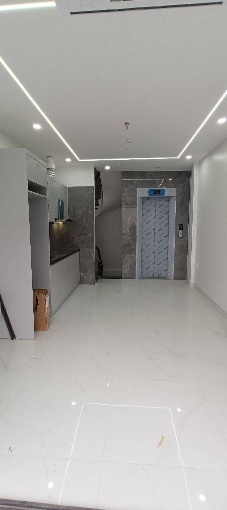 Bán nhà Tân Mai - diện tích 26m2 6 tầng - Ô TÔ ĐỖ CỬA - giá 9,8 tỷ