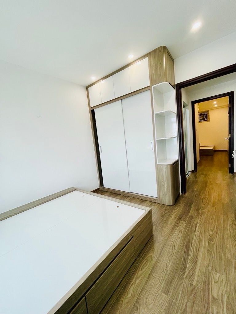 Bán nhà Định Công - diện tích 68.7m2 1 tầng - Chung cư CT9 - giá 5,7 tỷ