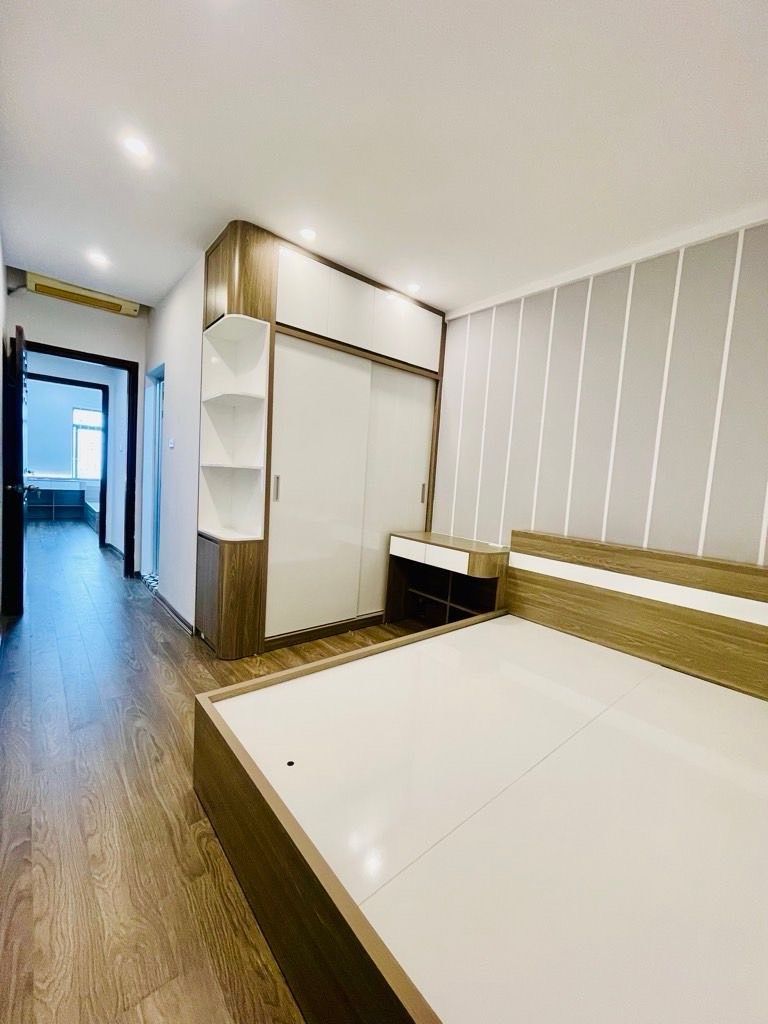 Bán nhà Định Công - diện tích 68.7m2 1 tầng - Chung cư CT9 - giá 5,7 tỷ