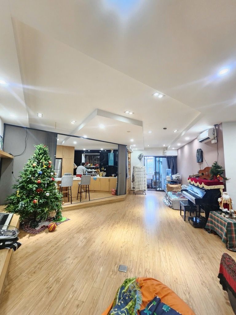 Bán nhà Nguyễn Chí Thanh - diện tích 156m2 1 tầng - View phố - giá 13,9 tỷ