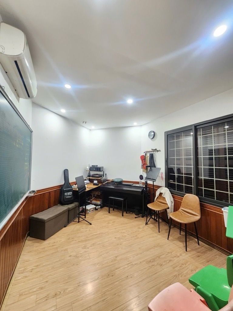 Bán nhà Nguyễn Chí Thanh - diện tích 156m2 1 tầng - View phố - giá 13,9 tỷ