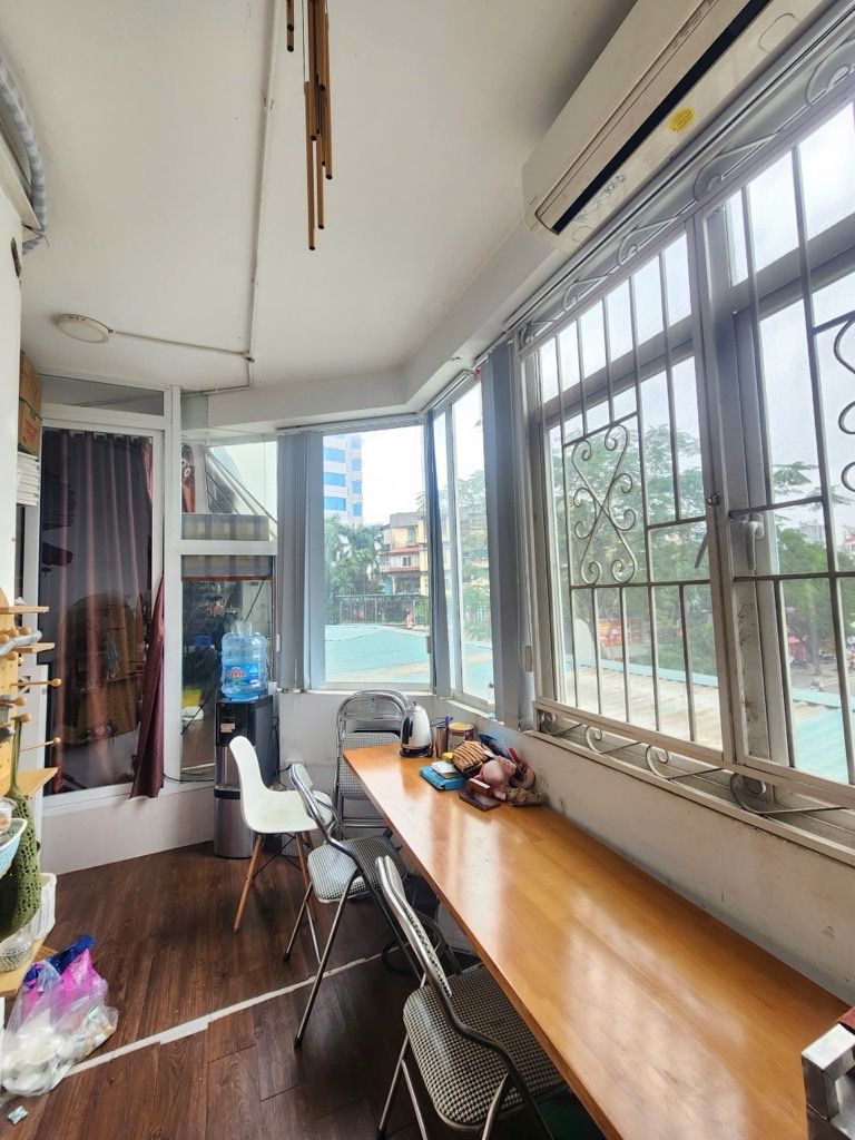 Bán nhà Nguyễn Chí Thanh - diện tích 156m2 1 tầng - View phố - giá 13,9 tỷ