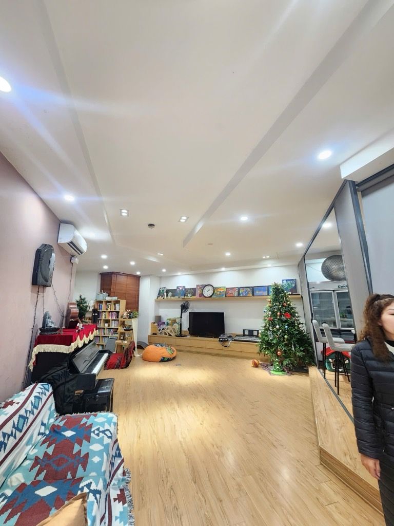 Bán nhà Nguyễn Chí Thanh - diện tích 156m2 1 tầng - View phố - giá 13,9 tỷ