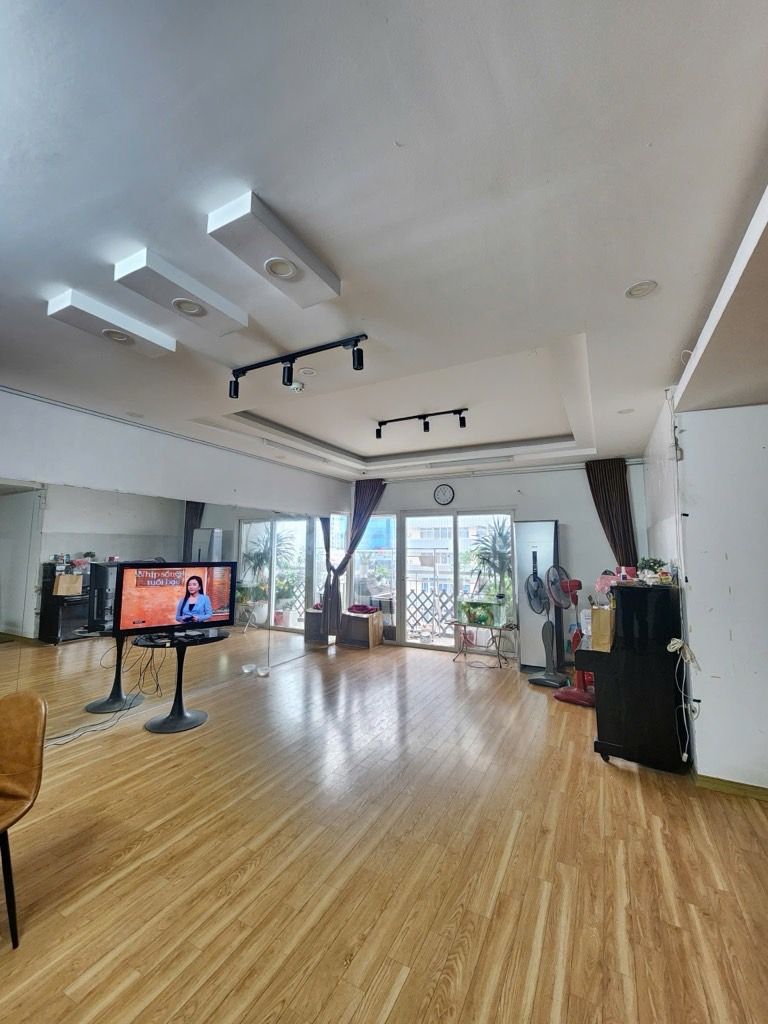 Bán nhà Nguyễn Chí Thanh - diện tích 149m2 1 tầng - Lô góc 2 mặt thoáng - giá 14,9 tỷ