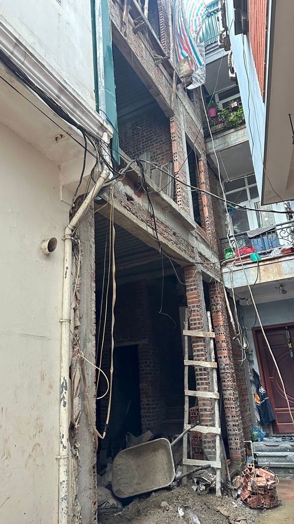 Bán nhà Đê La Thành - diện tích 31.2m2 6 tầng - ô tô đỗ cổng - giá 12 tỷ