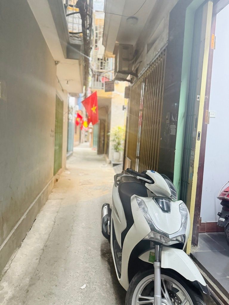 Bán nhà Trường Chinh - diện tích 31,9m2 5 tầng - Nhà cho thuê 300 triệu/năm - giá 5 tỷ