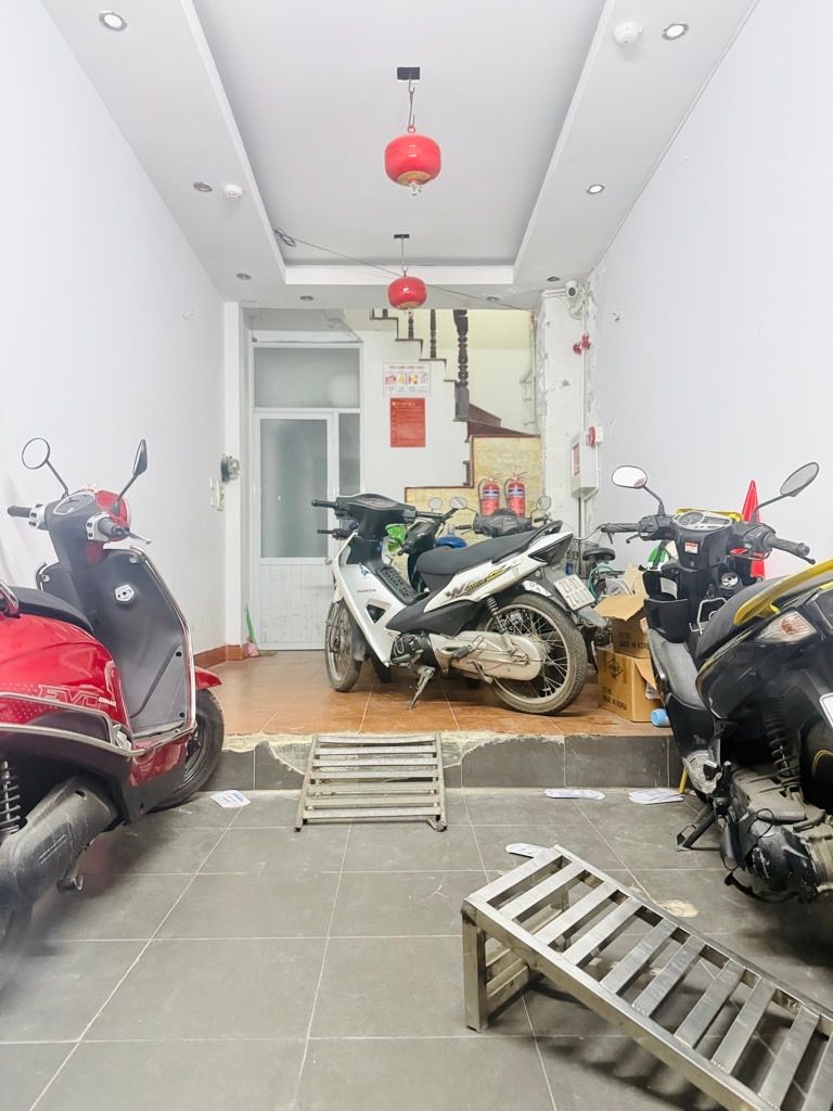 Bán nhà Trường Chinh - diện tích 31,9m2 5 tầng - Nhà cho thuê 300 triệu/năm - giá 5 tỷ