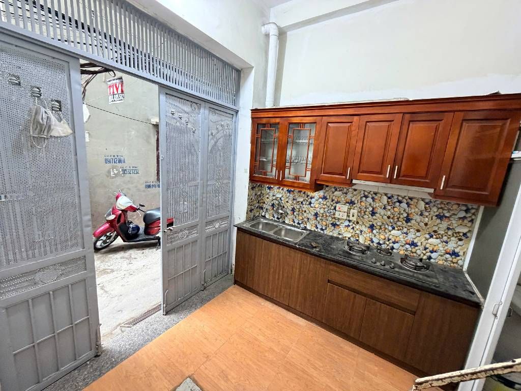 Bán nhà Bạch Đằng - diện tích 15m2 4 tầng - Ngõ thông sang phân lô Đầm Trấu - giá 2,95 tỷ