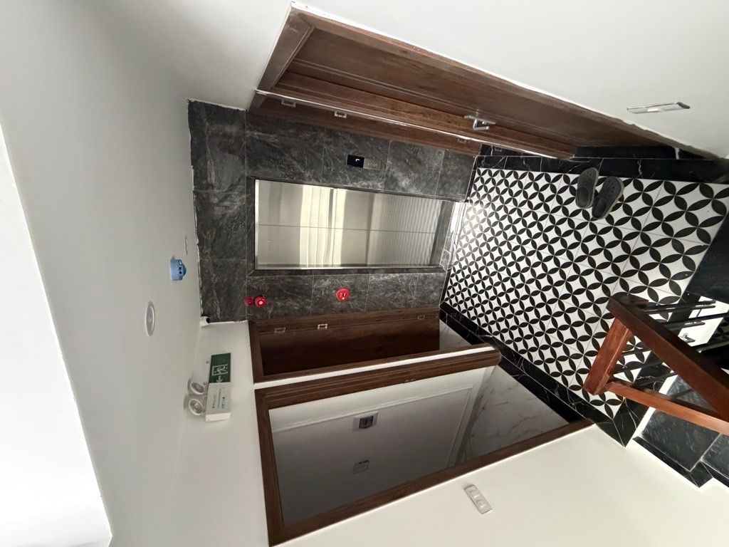 Bán nhà Khâm Thiên - diện tích 76m2 7 tầng - Lô góc, thang máy - giá 24,2 tỷ