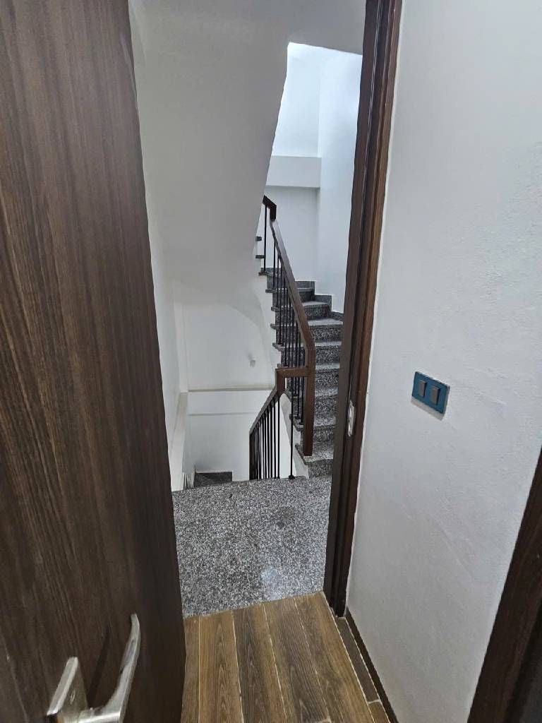 Bán nhà Lĩnh Nam - diện tích 37m2 5 tầng - Lô góc thoáng sáng - giá 11,5 tỷ