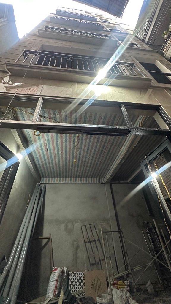 Bán nhà Đê La Thành - diện tích 31.2m2 6 tầng - ô tô đỗ cổng - giá 12 tỷ