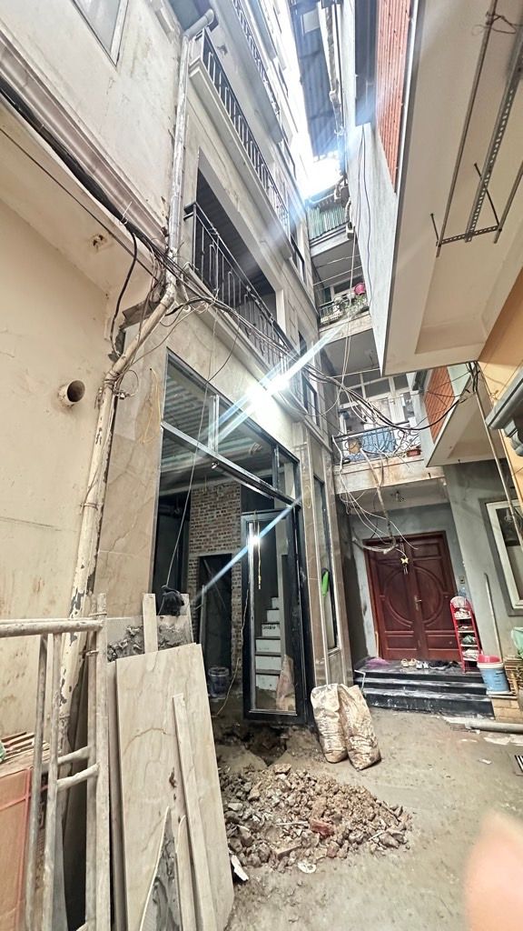 Bán nhà Đê La Thành - diện tích 31.2m2 6 tầng - ô tô đỗ cổng - giá 12 tỷ